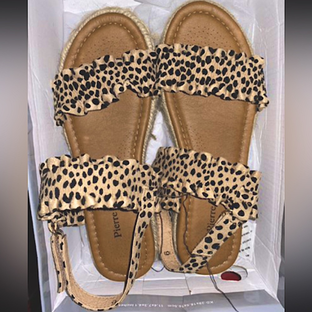 Women’s Size 6 wedged sandal